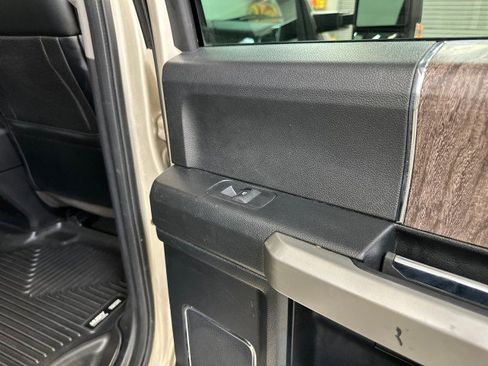 Used 2017 Ford F250 Lariat w/ Chrome Package image 64