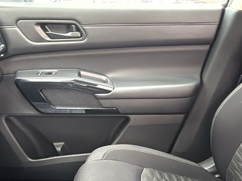 Used 2023 Nissan Pathfinder SV w/ SV Premium Package AWD/4WD image 18