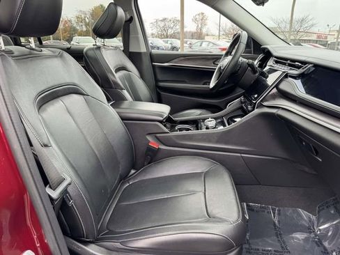 Used 2022 Jeep Grand Cherokee L Limited w/ Luxury Tech Group II image 11