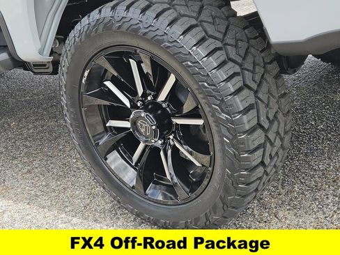 New 2026 Ford F250 XLT w/ XLT Premium Package AWD/4WD image 8