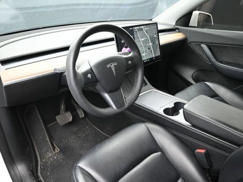 Used 2021 Tesla Model Y Long Range AWD/4WD image 11