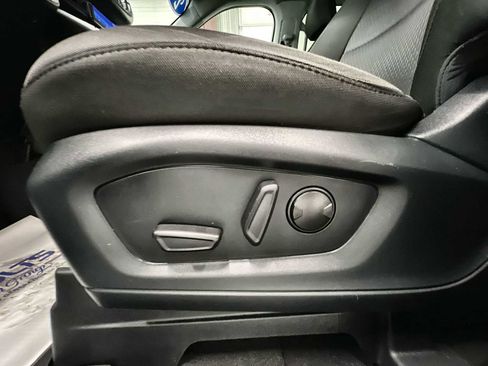 Used 2023 Ford Explorer XLT image 14