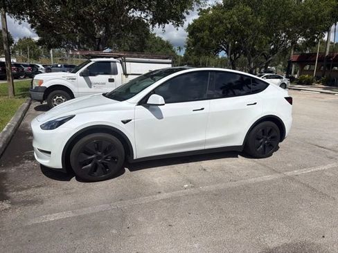 Used 2025 Tesla Model Y Long Range RWD image 4
