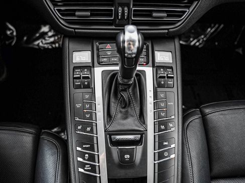 Certified 2020 Porsche Macan AWD/4WD image 20