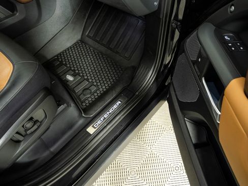 Used 2023 Land Rover Defender 110 X AWD/4WD image 26