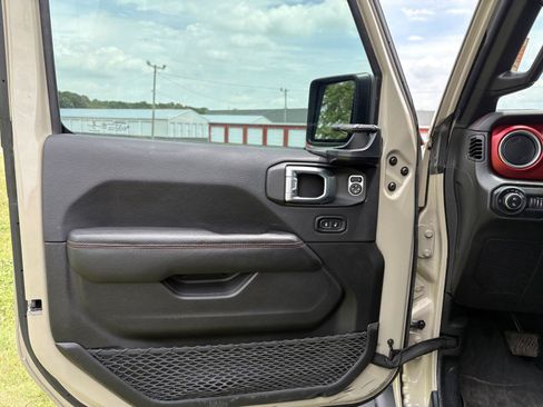 Used 2022 Jeep Gladiator Rubicon w/ LED Lighting Group AWD/4WD image 12