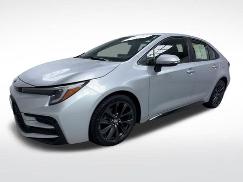 Certified 2023 Toyota Corolla SE w/ SE Premium Package FWD image 5