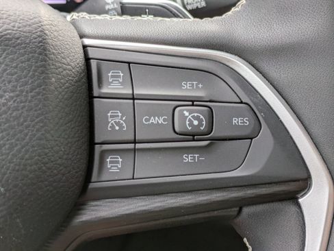 Used 2024 Jeep Grand Cherokee Altitude image 21