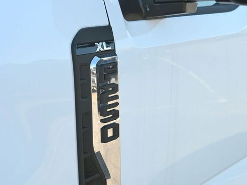 New 2026 Ford F250 XL w/ XL Off-Road Package AWD/4WD image 12