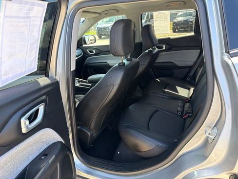 Used 2022 Jeep Compass Latitude AWD/4WD image 12
