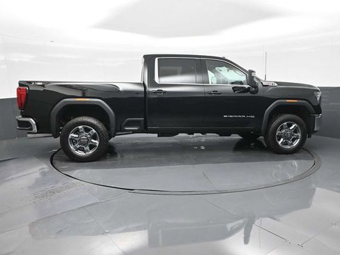 New 2025 GMC Sierra 2500 SLE w/ SLE Value Package; image 9
