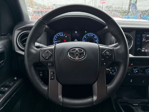 Used 2017 Toyota Tacoma TRD Sport image 21