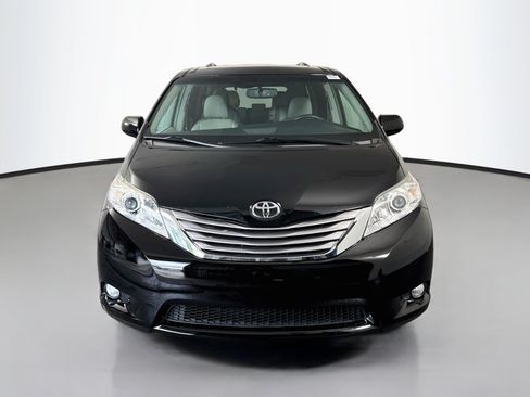 Used 2017 Toyota Sienna XLE w/ XLE Navigation Package FWD image 2
