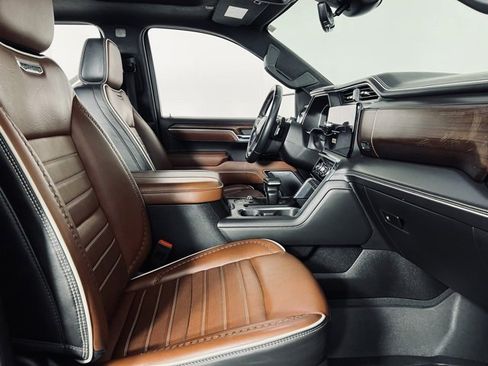 Used 2024 GMC Sierra 1500 Denali Ultimate image 17