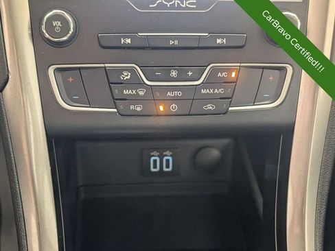 Used 2019 Ford Fusion SE FWD image 22