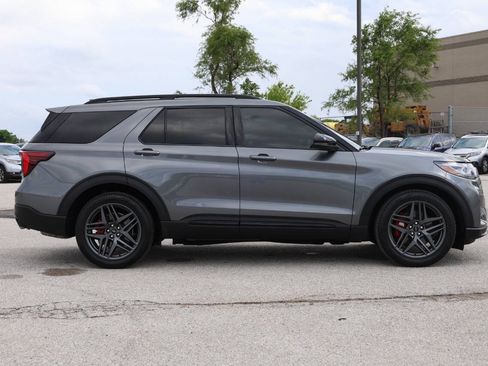 Used 2025 Ford Explorer ST AWD/4WD image 7