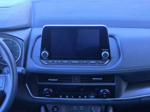 Used 2024 Nissan Rogue SV image 9