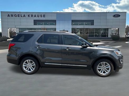 Used 2017 Ford Explorer XLT FWD image 9