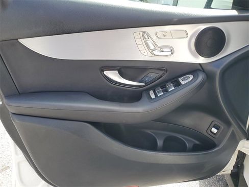 Used 2019 Mercedes-Benz GLC 300 w/ Premium Package image 17
