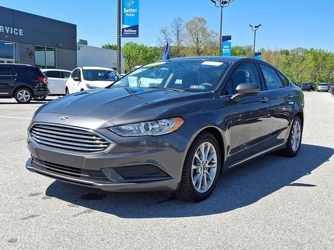 Certified 2017 Ford Fusion SE FWD image 5