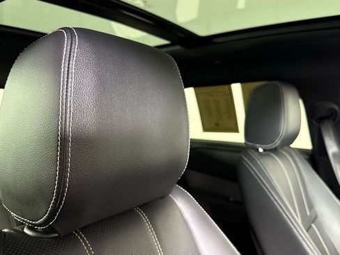 Used 2022 Land Rover Range Rover Velar R-Dynamic S image 37