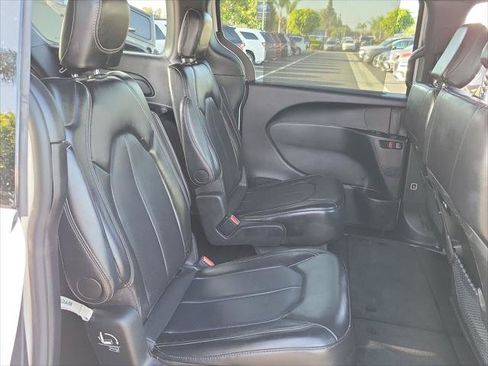 Certified 2025 Chrysler Pacifica Select FWD image 21