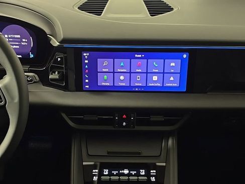 Certified 2025 Porsche Macan Electric image 19