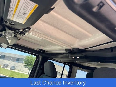 Used 2025 Jeep Wrangler Unlimited Rubicon AWD/4WD image 7