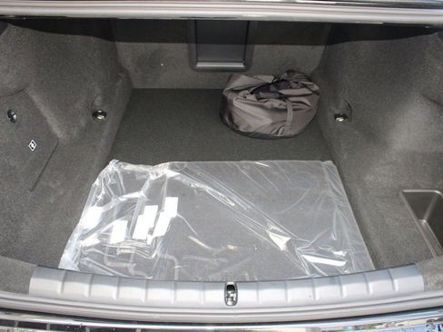 New 2026 BMW 750e xDrive image 30