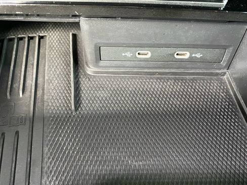 Used 2025 Volkswagen Atlas SE FWD image 19