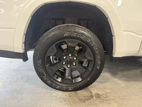 Used 2025 RAM 1500 Big Horn AWD/4WD image 5