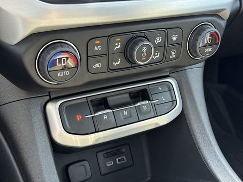 Used 2023 GMC Acadia SLT w/ Technology Package AWD/4WD image 26