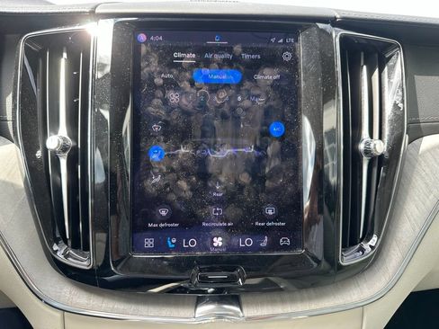 Used 2023 Volvo XC60 B5 Ultimate w/ Climate Package AWD/4WD image 19