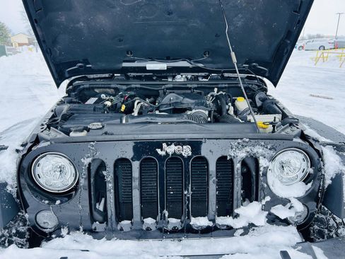 Used 2018 Jeep Wrangler Unlimited Rubicon w/ Cold Weather Group image 35