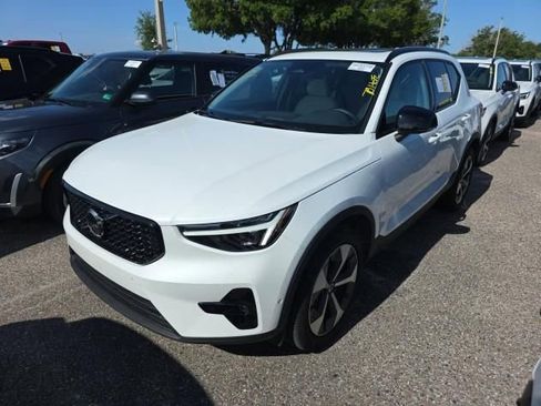 Used 2026 Volvo XC40 B5 Plus AWD/4WD image 2