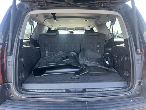 Used 2017 Chevrolet Suburban LT image 10
