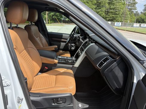 Used 2017 Land Rover Discovery HSE AWD/4WD image 15