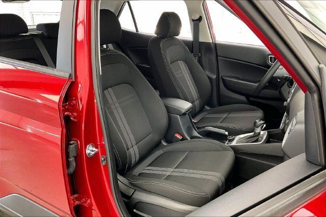 Used 2025 Hyundai Venue SEL FWD image 7