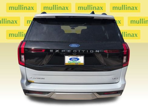 New 2025 Ford Expedition Max Platinum w/ Driver's Package image 28