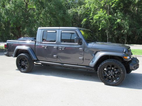Used 2024 Jeep Gladiator Sport AWD/4WD image 2