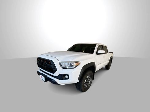 Certified 2019 Toyota Tacoma TRD Off-Road AWD/4WD image 4