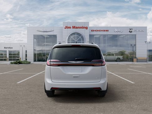 New 2026 Chrysler Pacifica Pinnacle w/ Trailer Tow Group AWD/4WD image 7