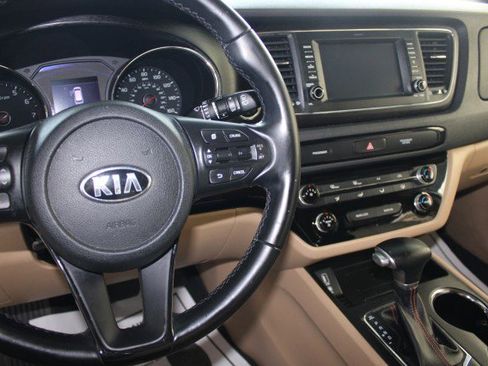 Used 2020 Kia Sedona EX image 8