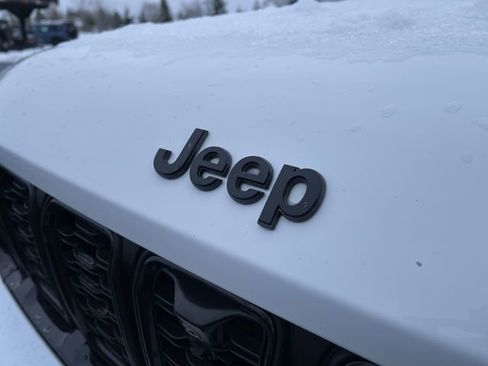 Used 2023 Jeep Grand Cherokee Limited w/ Luxury Tech Group II image 32