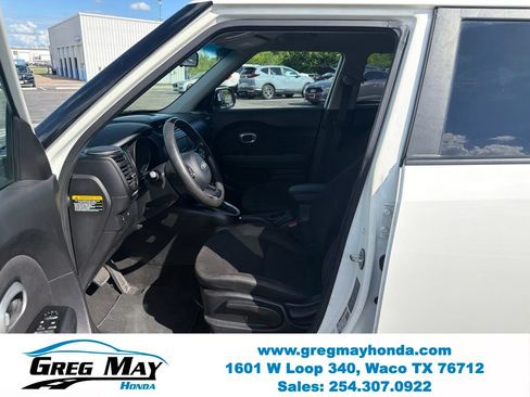 Used 2018 Kia Soul FWD image 11