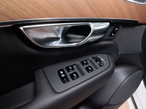 Certified 2025 Volvo XC90 B6 Plus w/ Protection Package Premier image 17