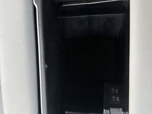 Used 2025 Toyota Sienna XLE image 29