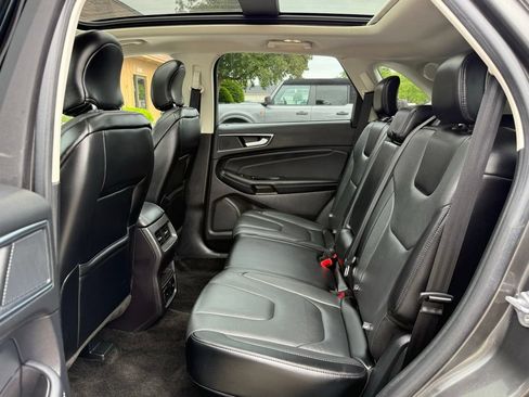Used 2018 Ford Edge Titanium w/ Technology Package AWD/4WD image 12