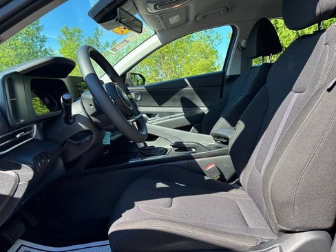 Certified 2026 Hyundai Elantra SE FWD image 9
