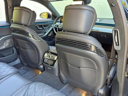 Used 2022 Mercedes-Benz S 580 4MATIC Sedan w/ AMG Line Package image 41